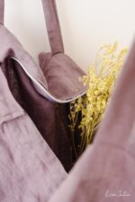 Linen beach bag with pocket and zipper in Pastel Plum - Image 4