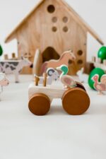 QToys Australia (USA) Farm Animals & Tractor Set - Image 3