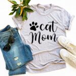 Cat Mom T-shirt - Image 3