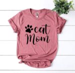 Cat Mom T-shirt - Image 4