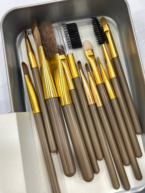 data-844.jpg Professional Makeup brush set pack of 12 pcs brushes - Image 1