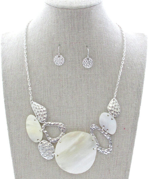 MULTI SHAPE SHELL AND TEXTURED METAL LINK NECKLACE SET