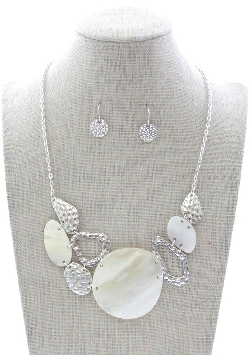 img_1019_82e62d6b-a255-4f78-b06c-7218a82072f3.jpg MULTI SHAPE SHELL AND TEXTURED METAL LINK NECKLACE SET - Image 1